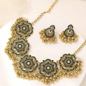 Green inlay golden metal necklace perfect for green or black dress
